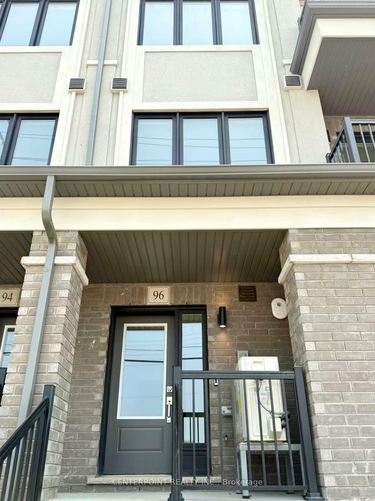 Photo de la propriété: 96 Matawin Lane ON L4B 0H8