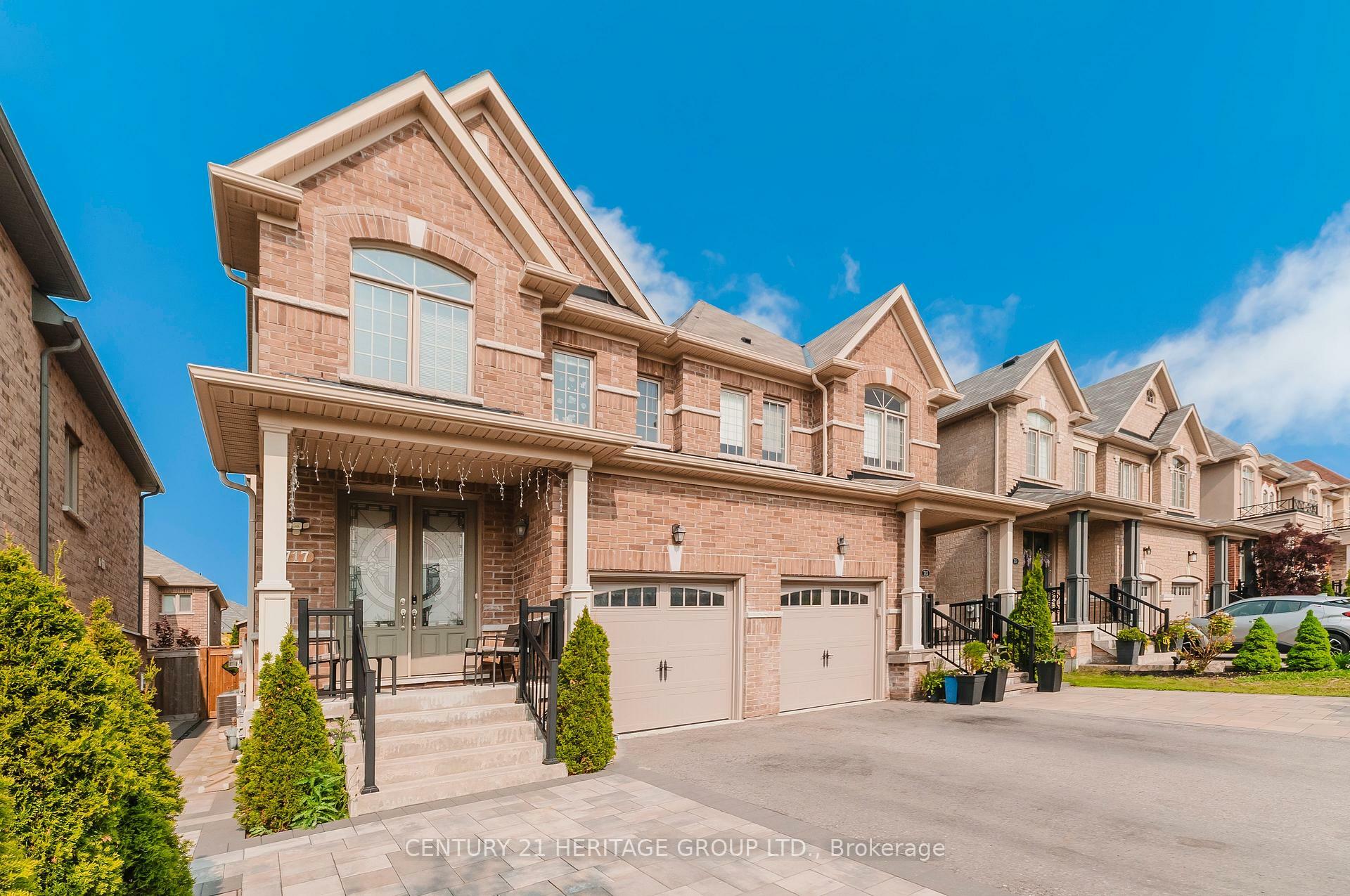 Property Photo:  717 Yarfield Crescent  ON L3X 1C5 