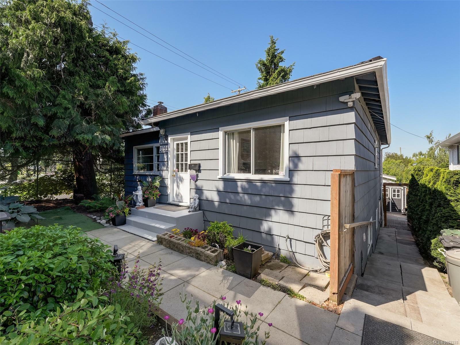Property Photo: 3102 Yew St BC V8X 1M8