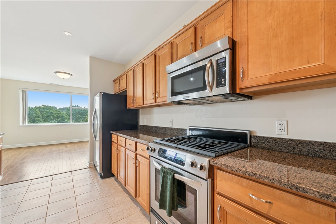 Property Photo:  5570 Centre Ave 306  PA 15232 