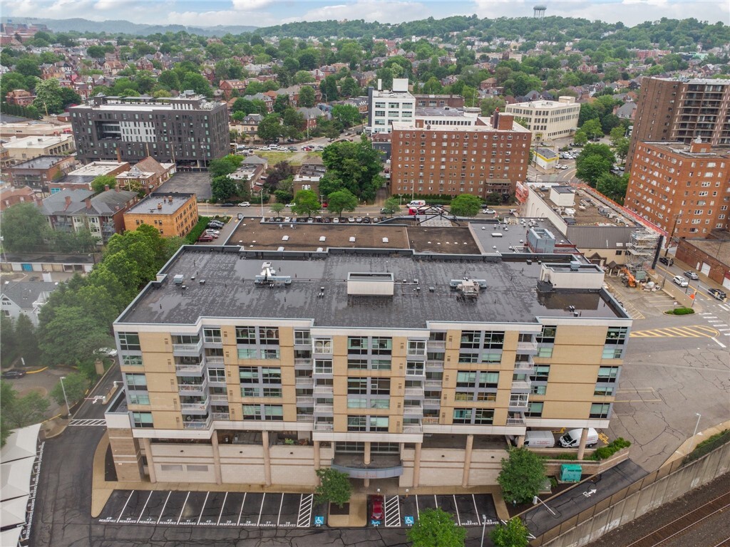 Property Photo: 5570 Centre Ave 306 PA 15232