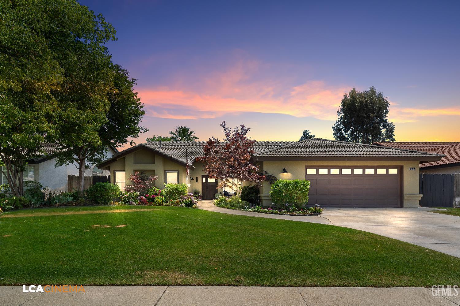Property Photo: 13909 Las Entradas CA 93314