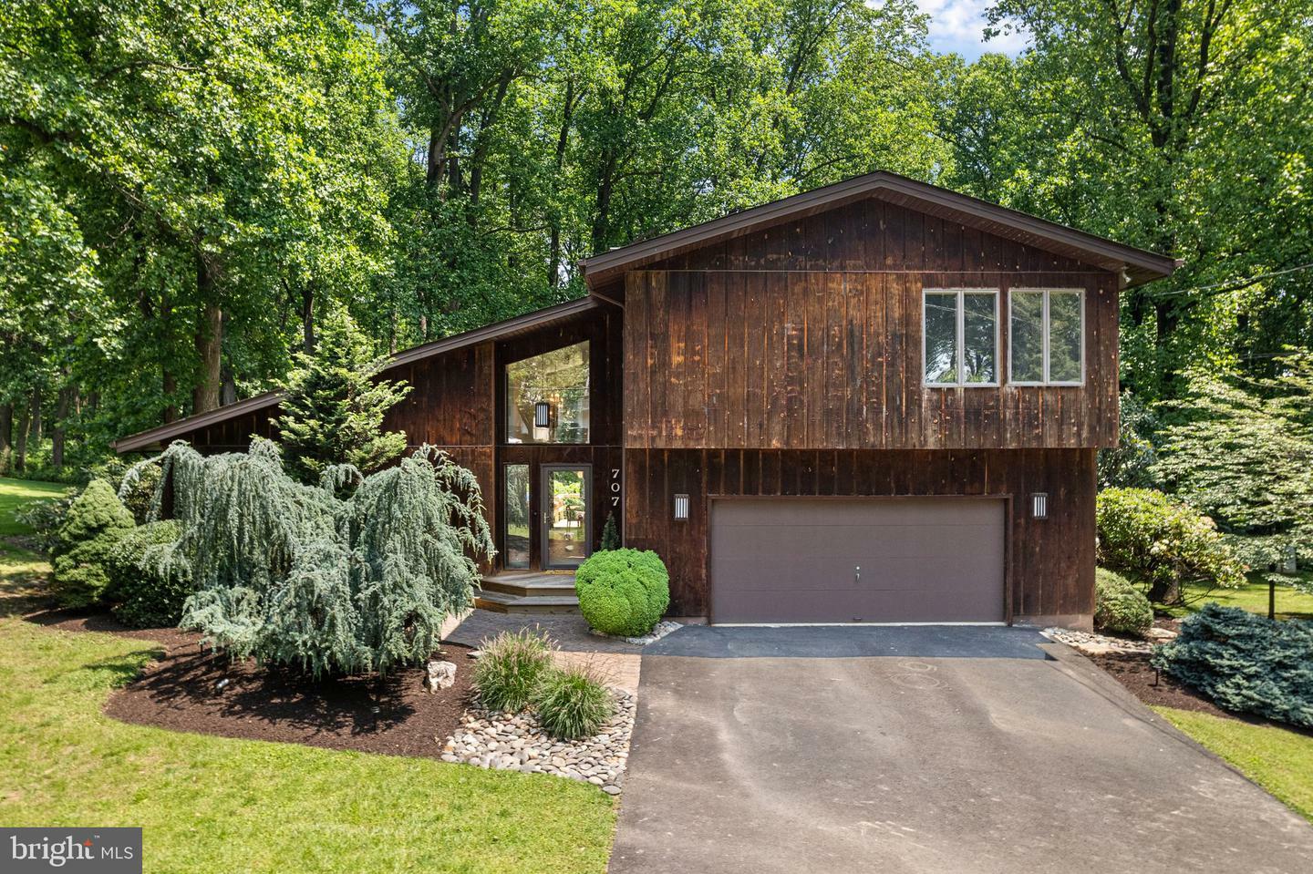 Property Photo:  707 S Pine Street  PA 19047 