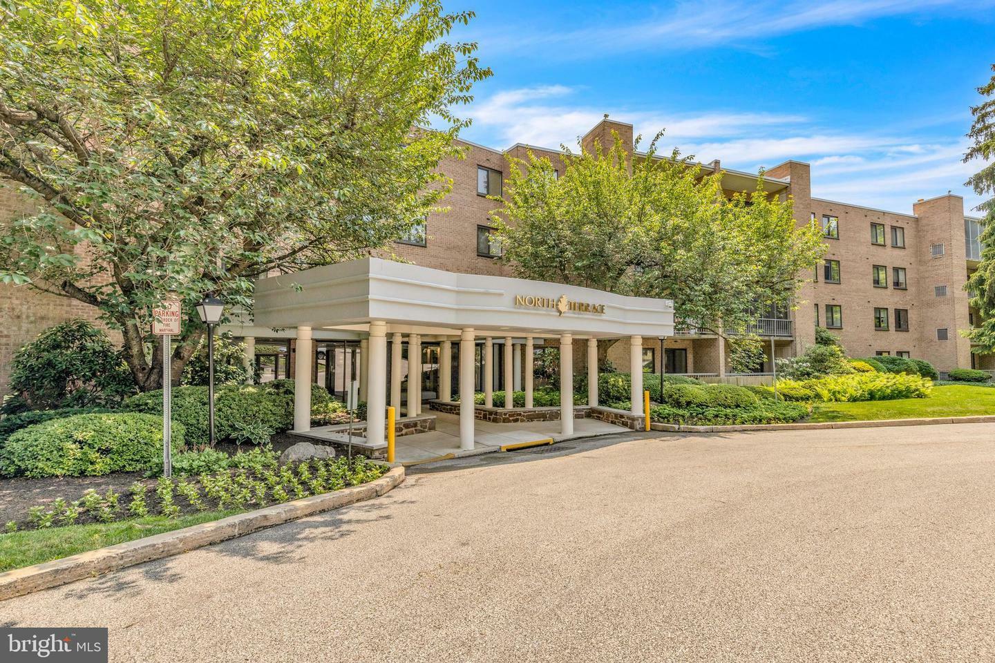 Property Photo: 1655 Oakwood Drive Condo 213 PA 19072