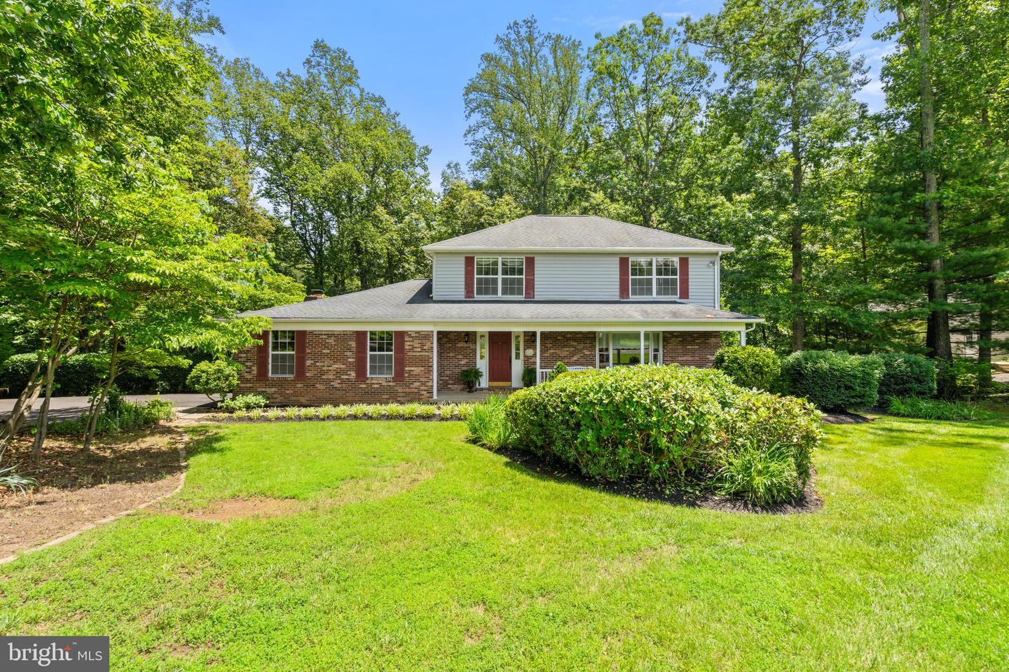 Property Photo: 5761 Wilshire Drive VA 20187