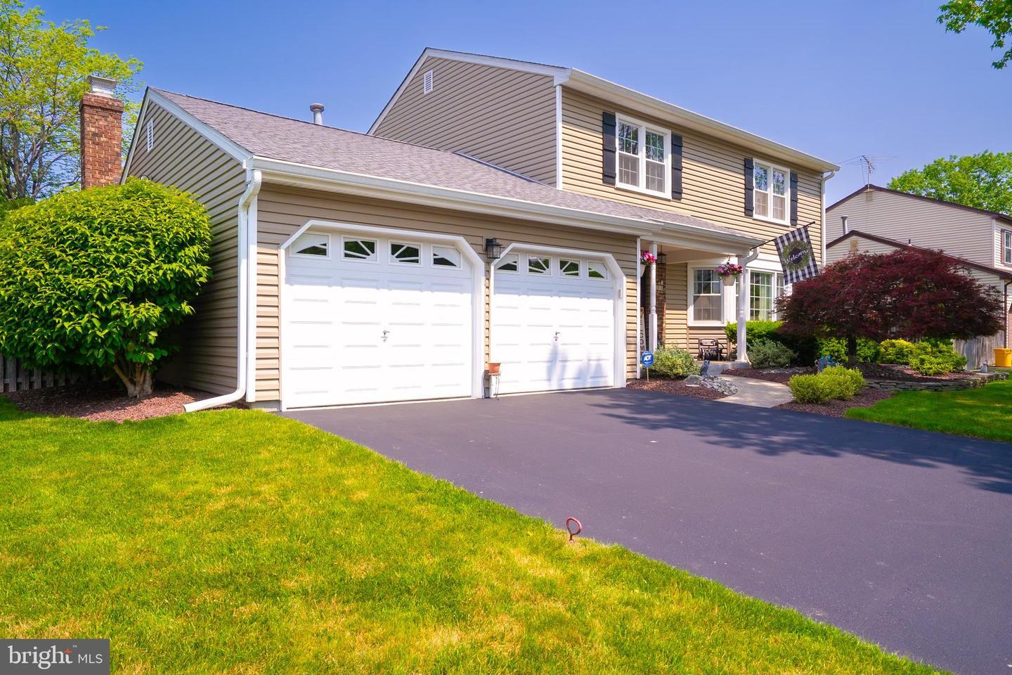 Property Photo: 33 Wetherhill Way NJ 08810