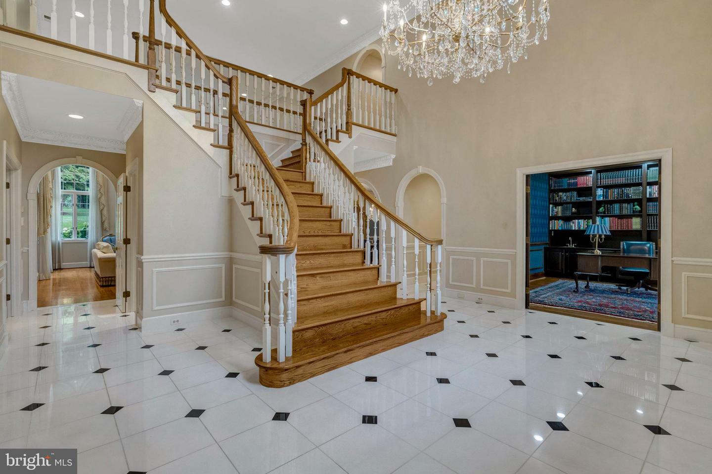 Property Photo: 8013 Greenwich Woods Drive VA 22102