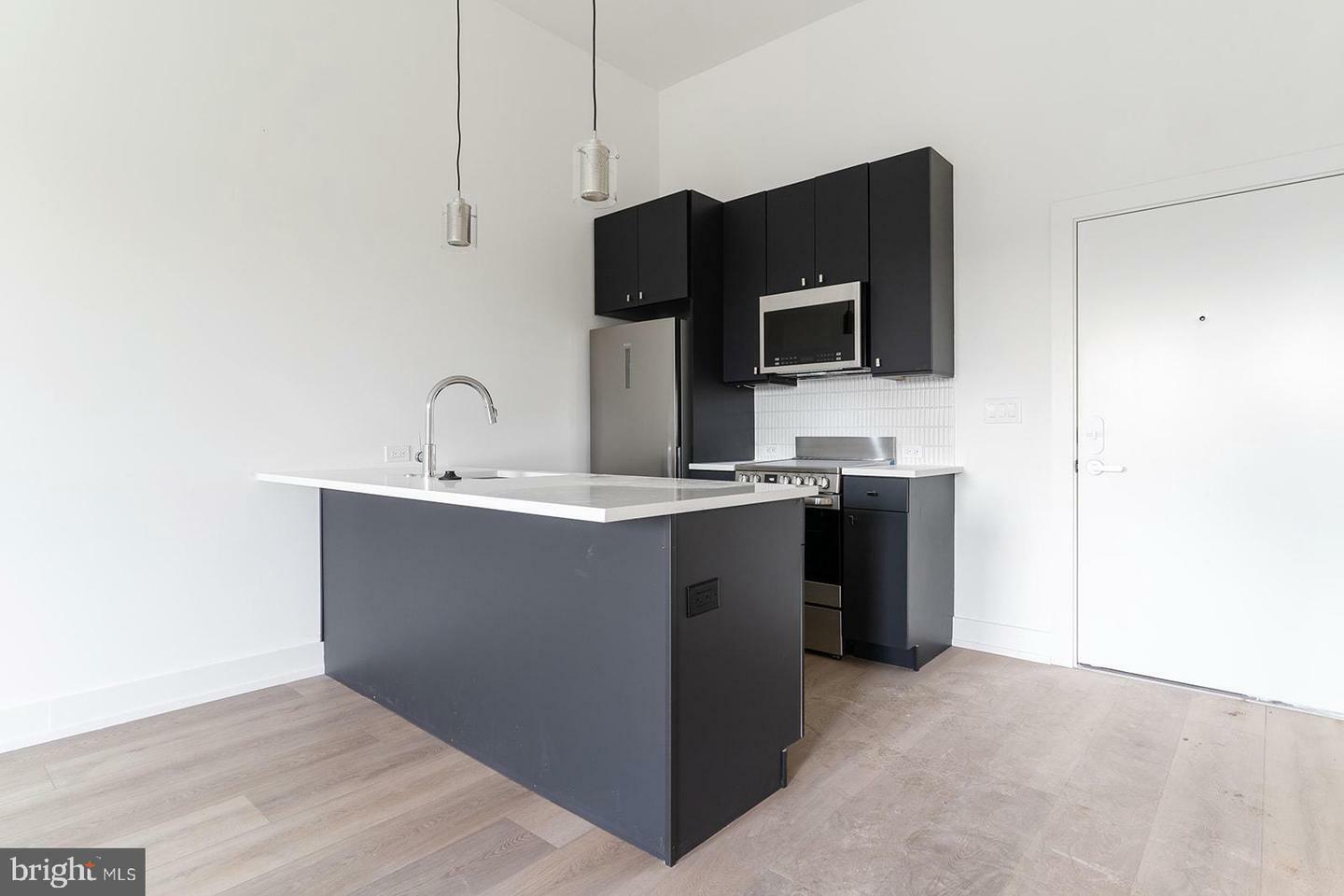 Property Photo: 5013 Springfield Avenue 401 PA 19143