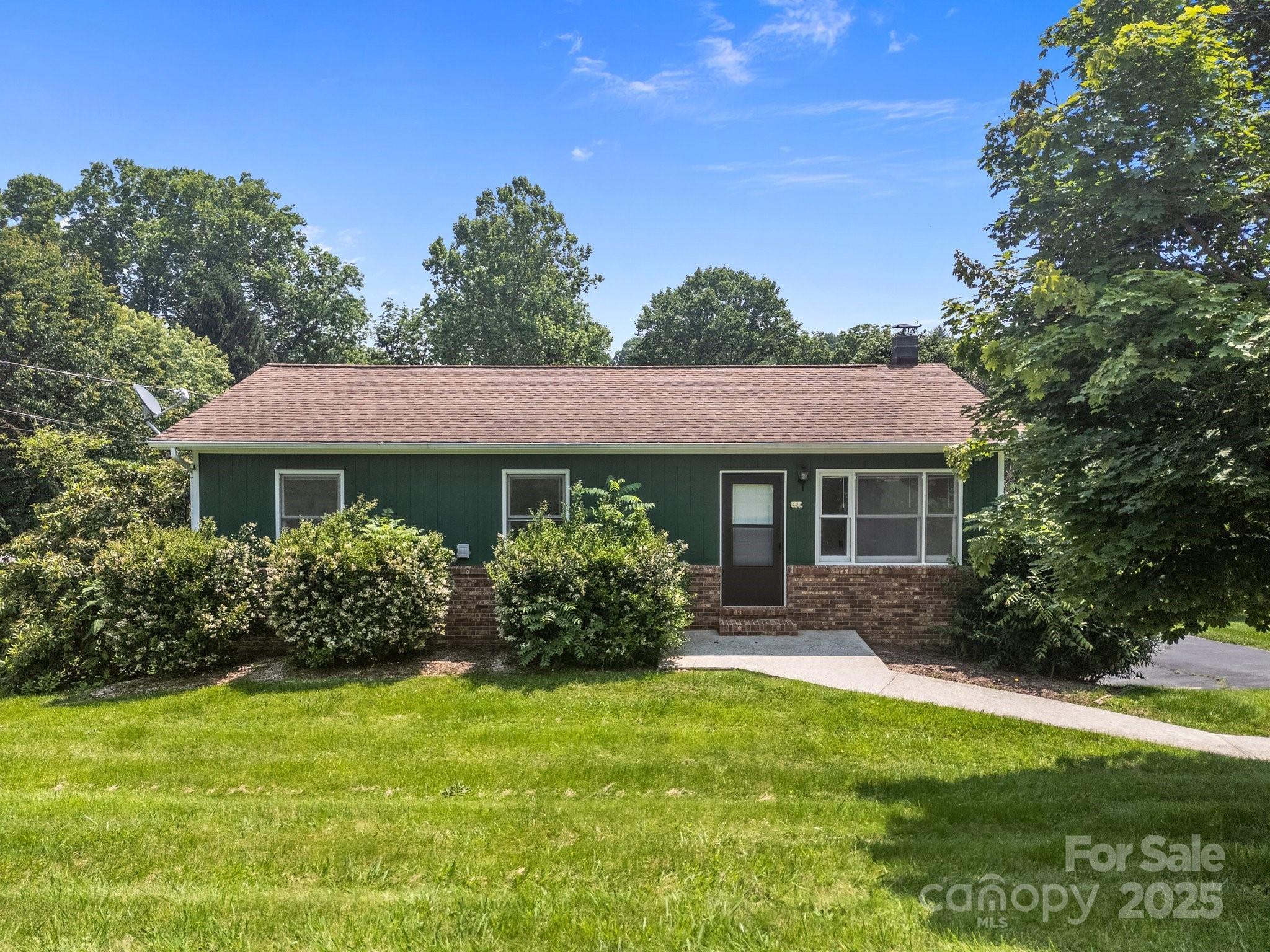 520 Forest Street  Mars Hill NC 28754 photo