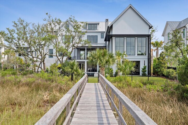 Property Photo: 156 Nobels Point Street SC 29492
