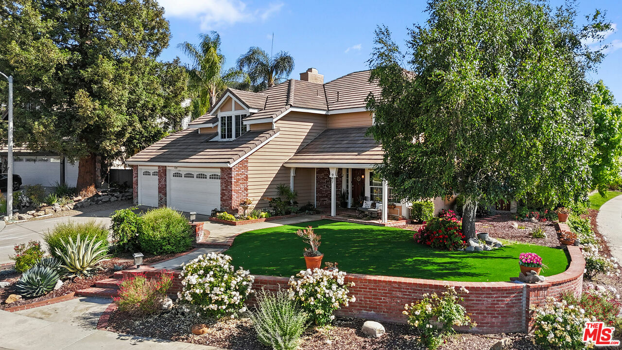 Property Photo:  947 Bearclaw Ct  CA 91320 