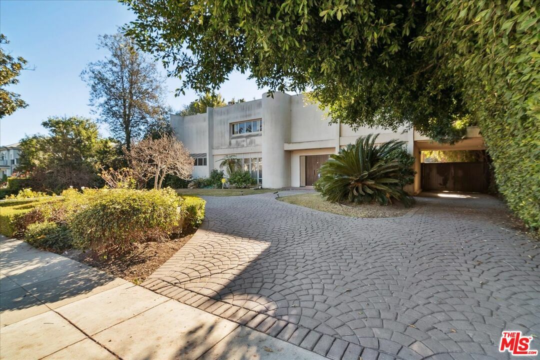 705 N Camden Dr  Beverly Hills CA 90210 photo