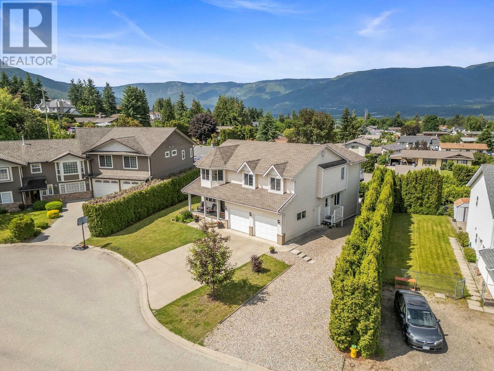 Property Photo: 1960 2 Avenue Northeast BC V1E 1M3