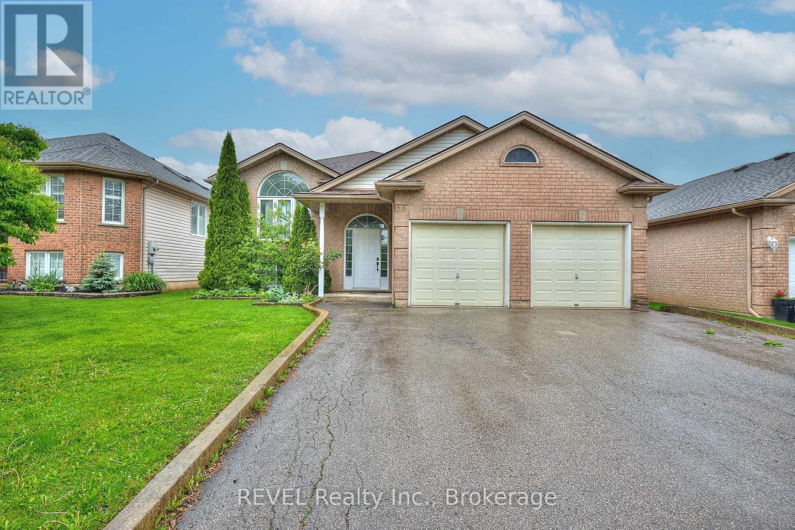 Property Photo: 28 Quaker Road ON L3C 7K7