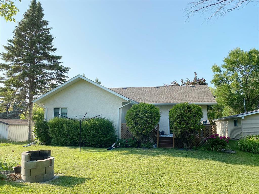 Property Photo: 414 Pine Avenue MB R0E 0C0