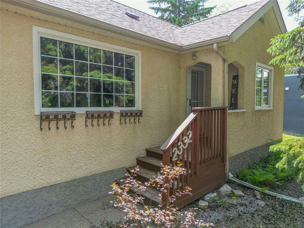 Property Photo:  2332 Rosser Avenue  MB R7B 0E3 