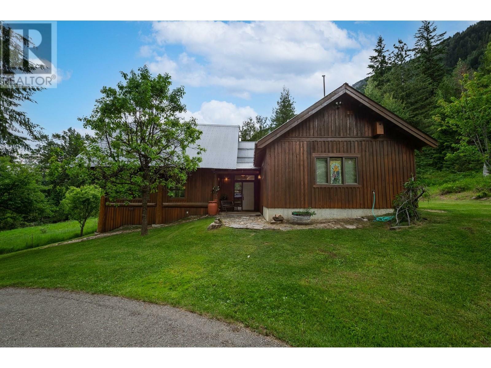 Photo de la propriété: 16749 Crawford Creek Road BC V0B 1E0