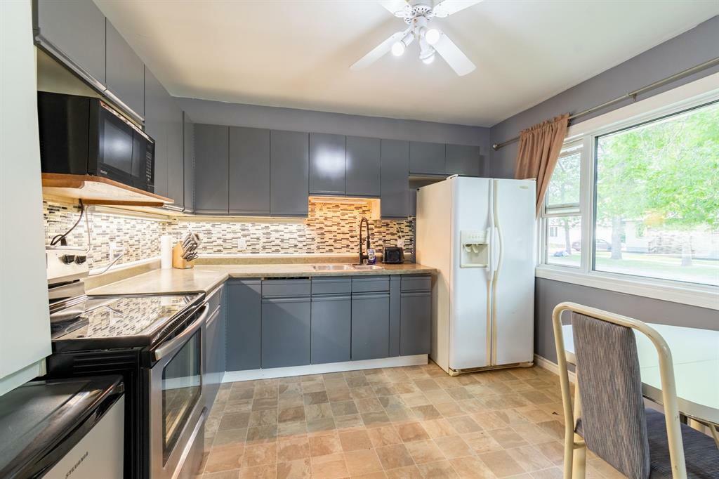 Property Photo: 432 Vaughan Avenue MB R1A 0S9