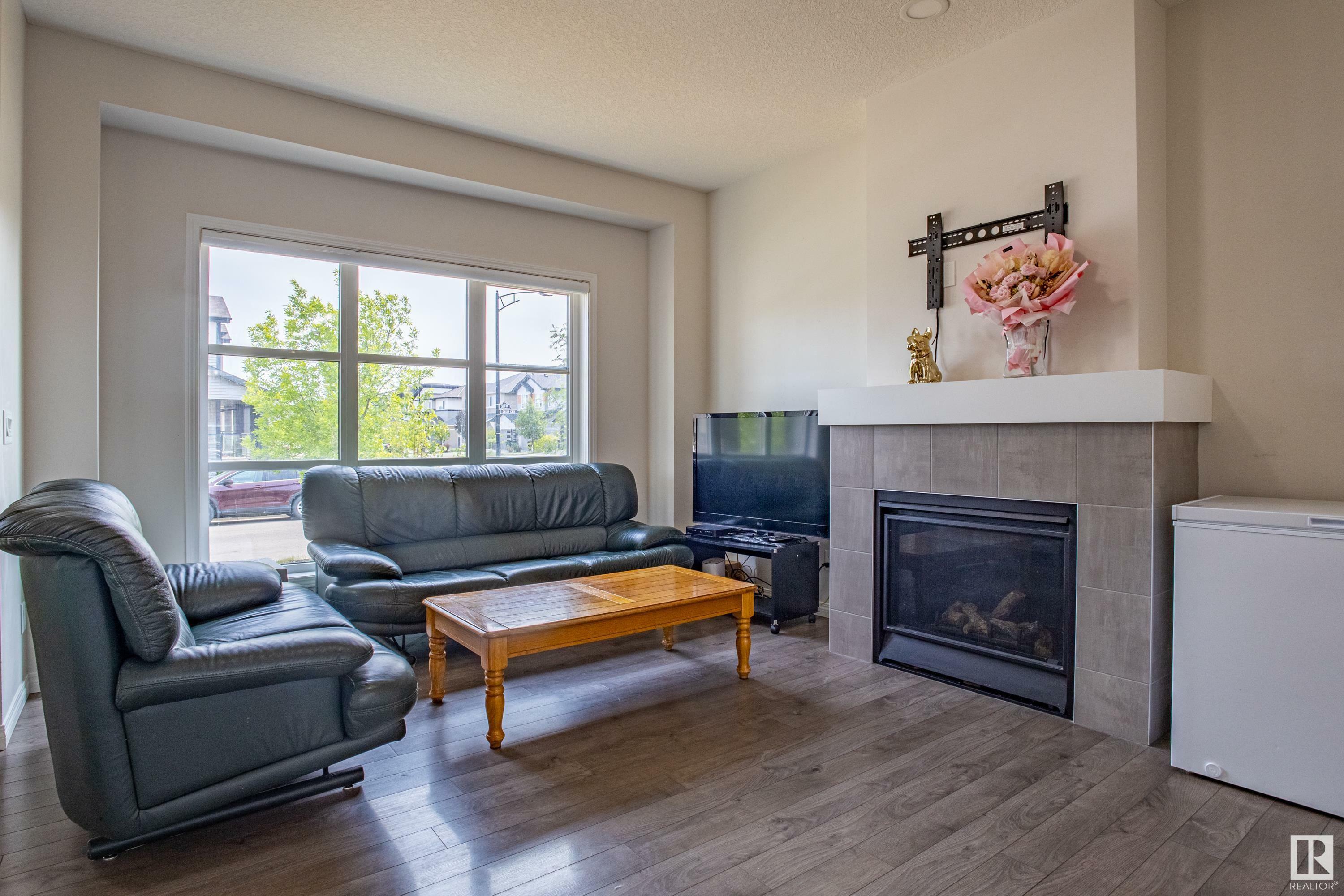 Photo de la propriété: 2371 Casey Crescent SW AB T6W 3M7