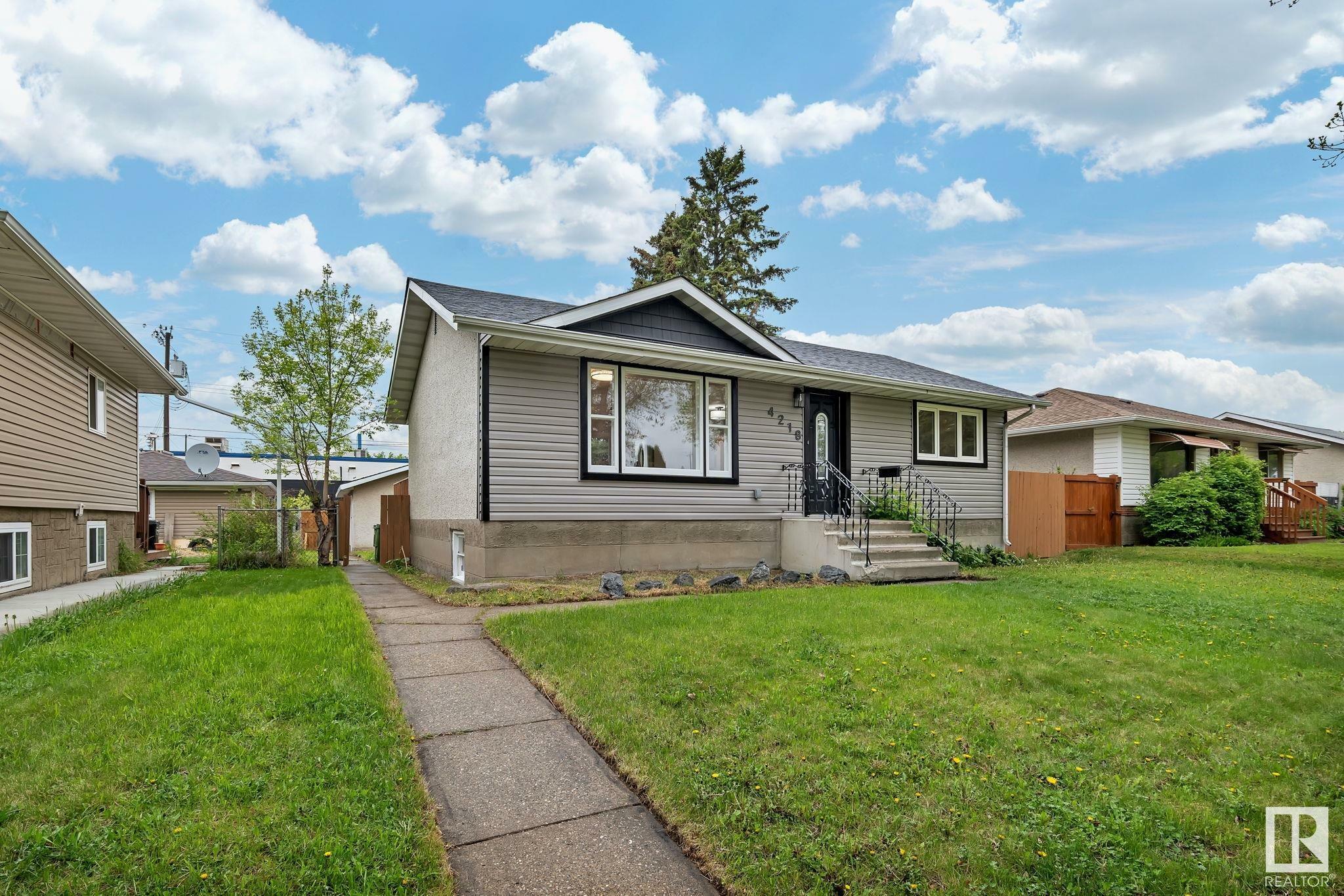 Photo de la propriété: 4218 117 Avenue NW AB T5W 0Y4