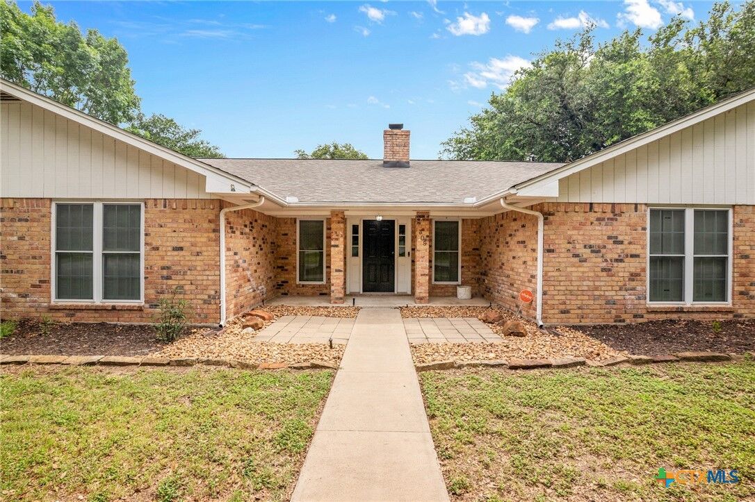 Property Photo: 308 Woodway Drive TX 77904