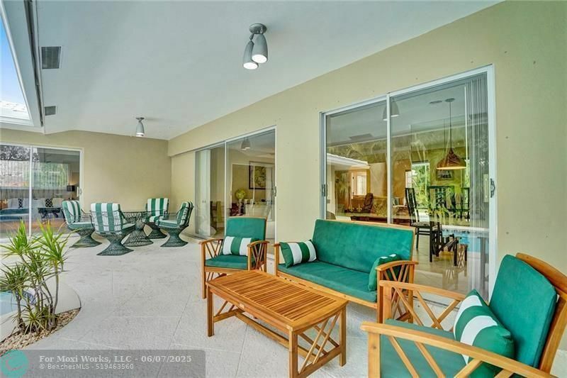 Property Photo: 4061 NE 26 Avenue FL 33308