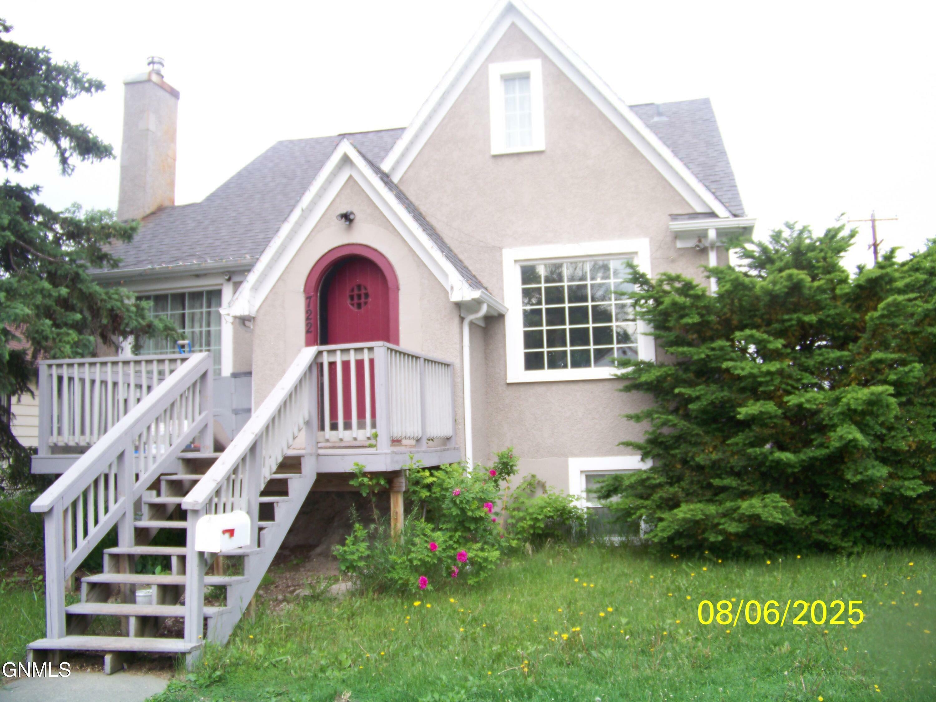 Property Photo: 722 12th Street ND 58501