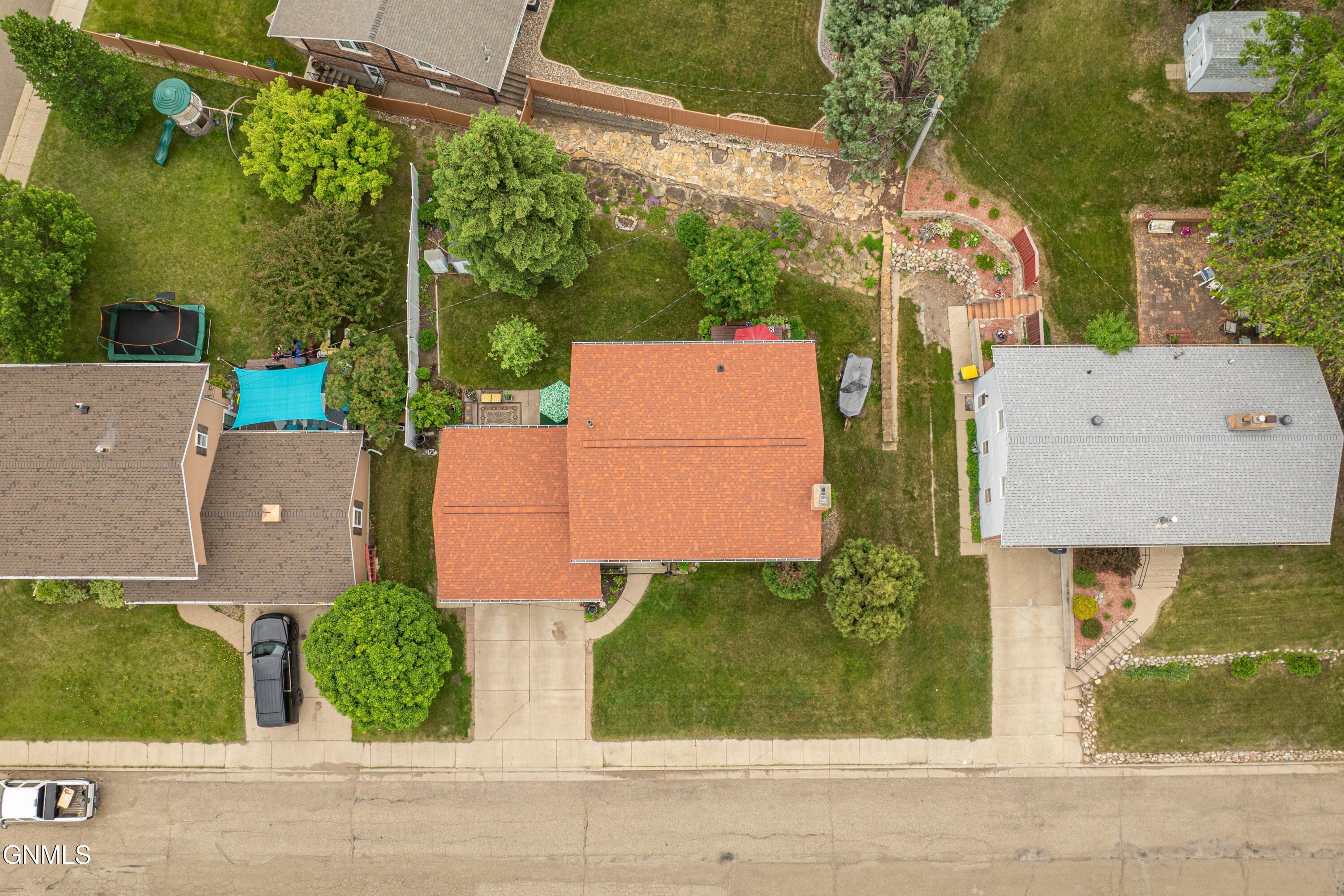 Property Photo: 1003 7th Street NW ND 58554
