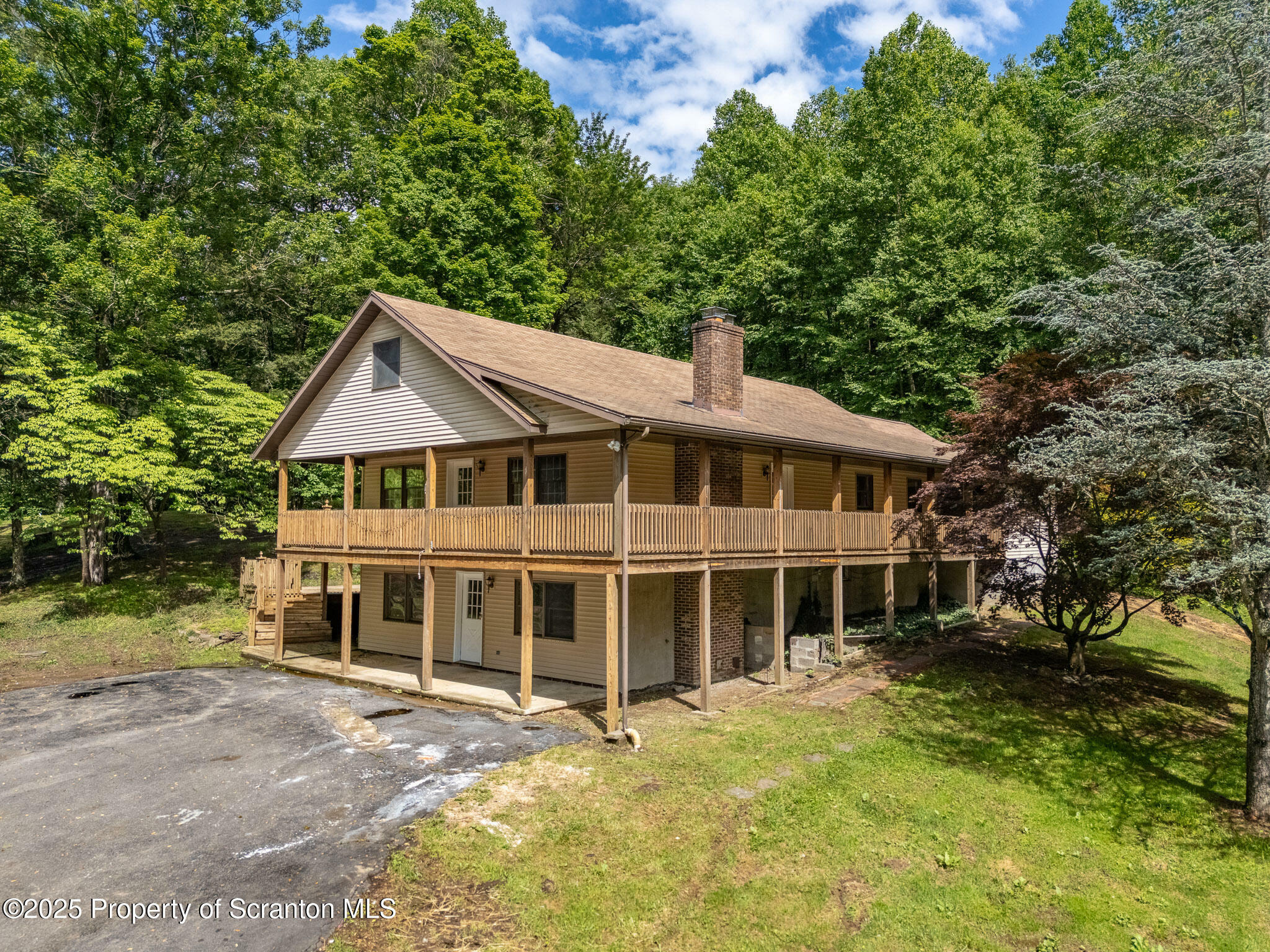 Property Photo: 11 Old Trail Road PA 18657