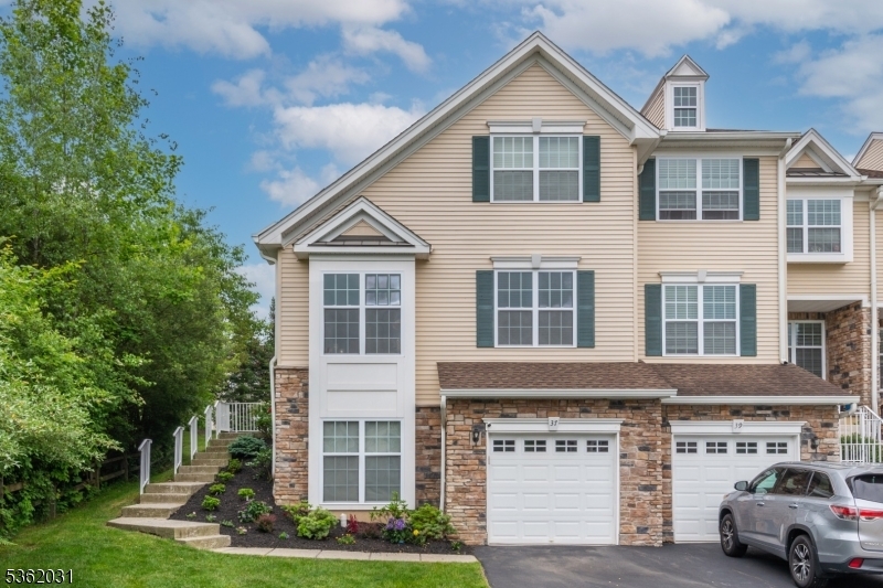 Property Photo:  37 Canterbury Ct  NJ 07828 