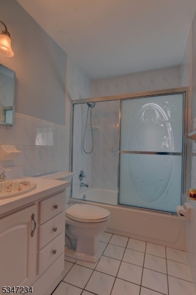 Property Photo:  160 Jerome Ave  NJ 07652 
