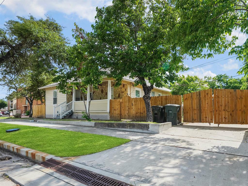 Property Photo: 2402 49th Street TX 77551