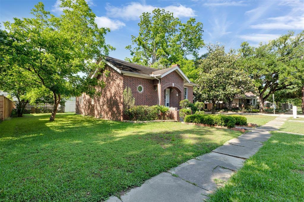 Property Photo:  728 Euclid Street  TX 77009 