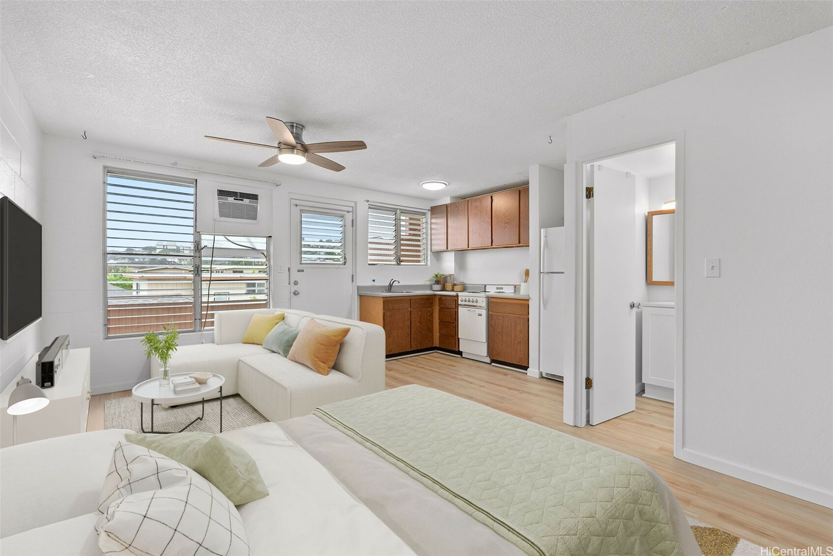 636 Nalanui Street 302  Honolulu HI 96817 photo