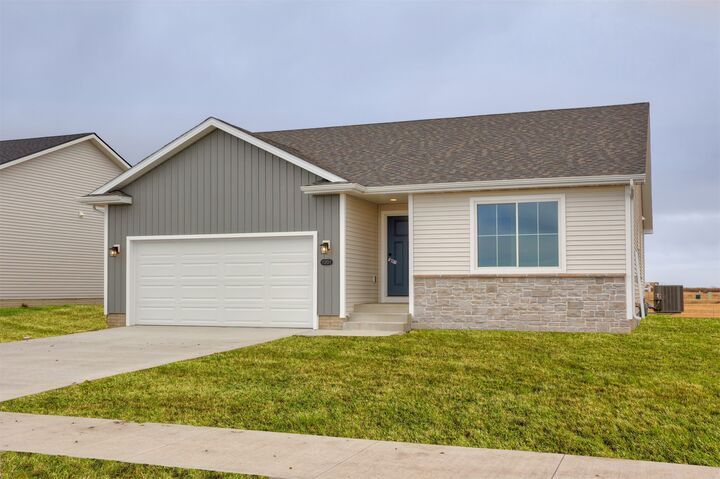 Property Photo:  1201 Featherstone Avenue NE  IA 50035