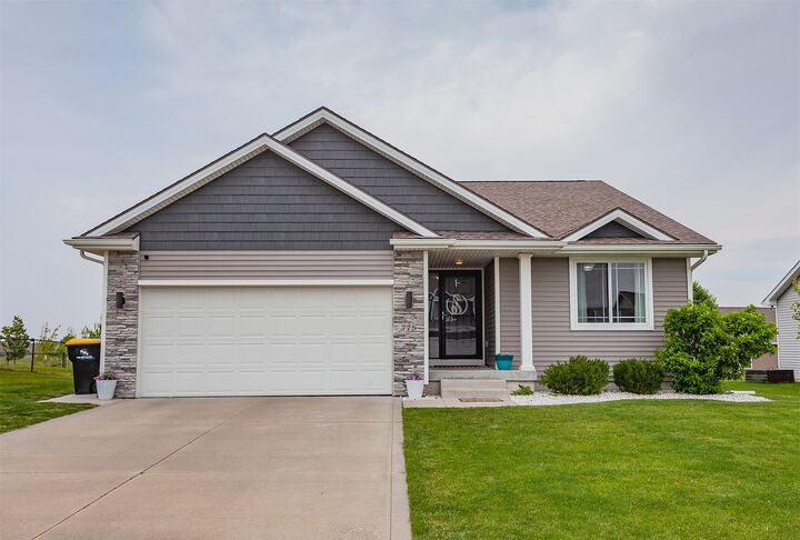 Property Photo:  775 NE Addison Drive  IA 50263 