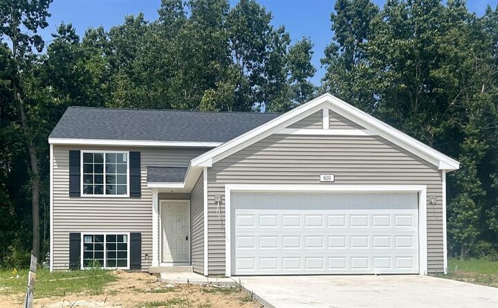 Property Photo:  610 Arizona Boulevard  MI 49093 