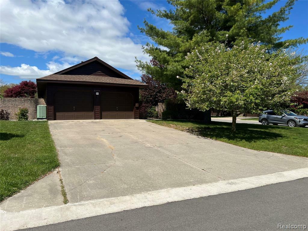 2205 Hammond Place Center  Traverse City MI 49686 8017 photo