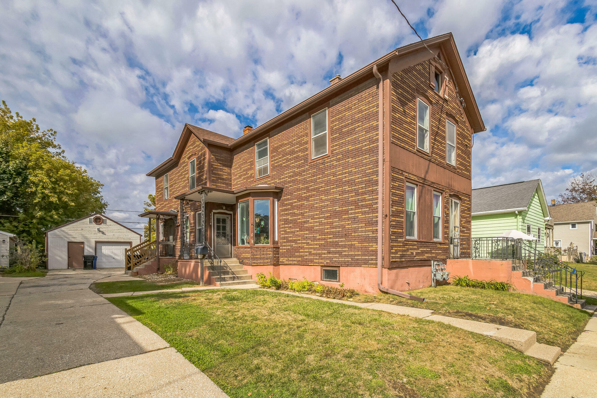 Property Photo: 1738 Chatham St WI 53402