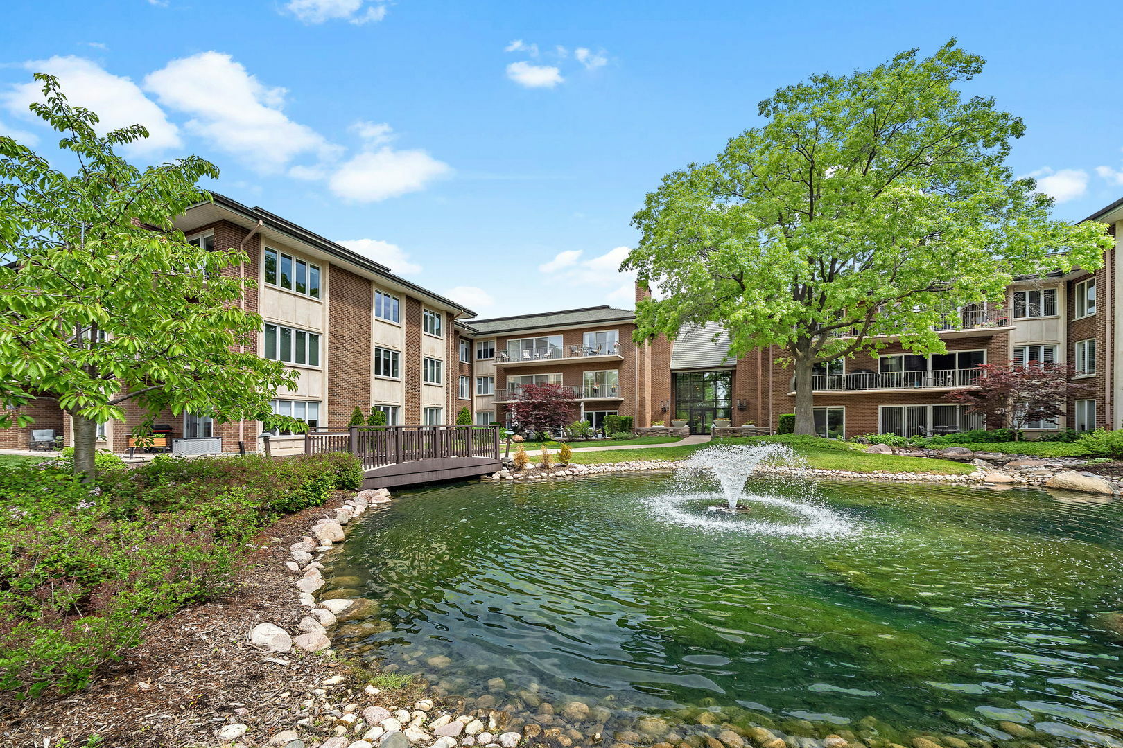 Property Photo: 4 Oak Brook Club Drive F102 IL 60523