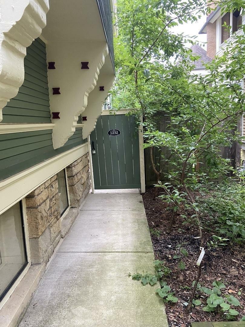 Property Photo: 1232 Hinman Avenue 3 IL 60202