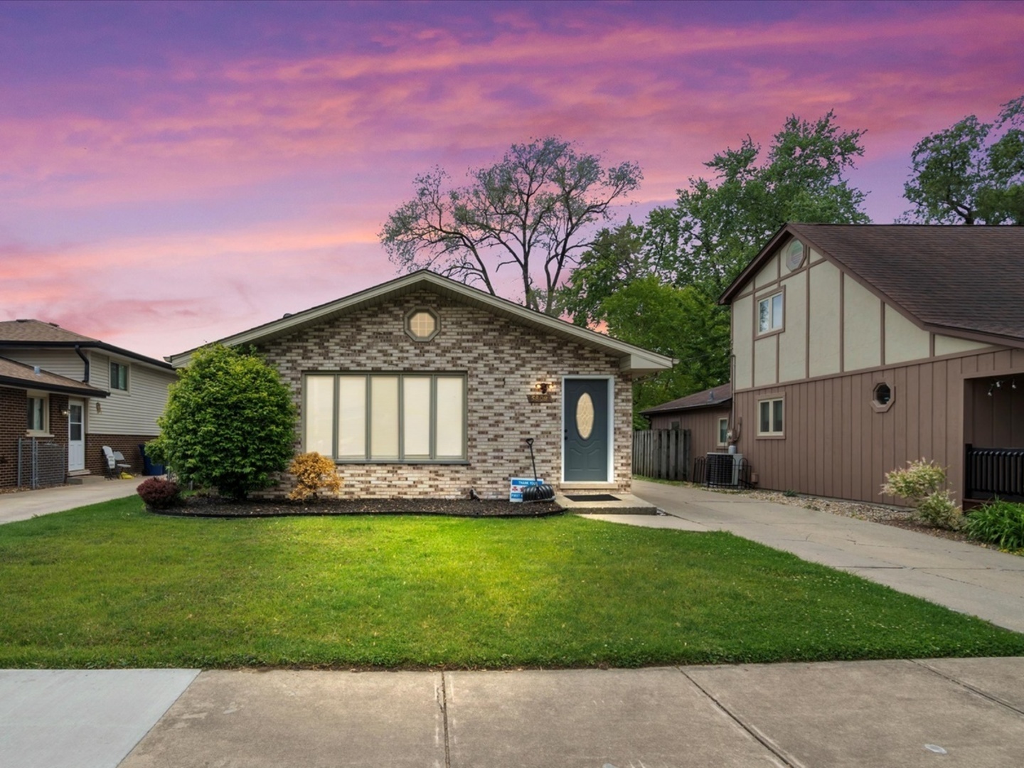 Property Photo: 5809 W 90th Place IL 60453