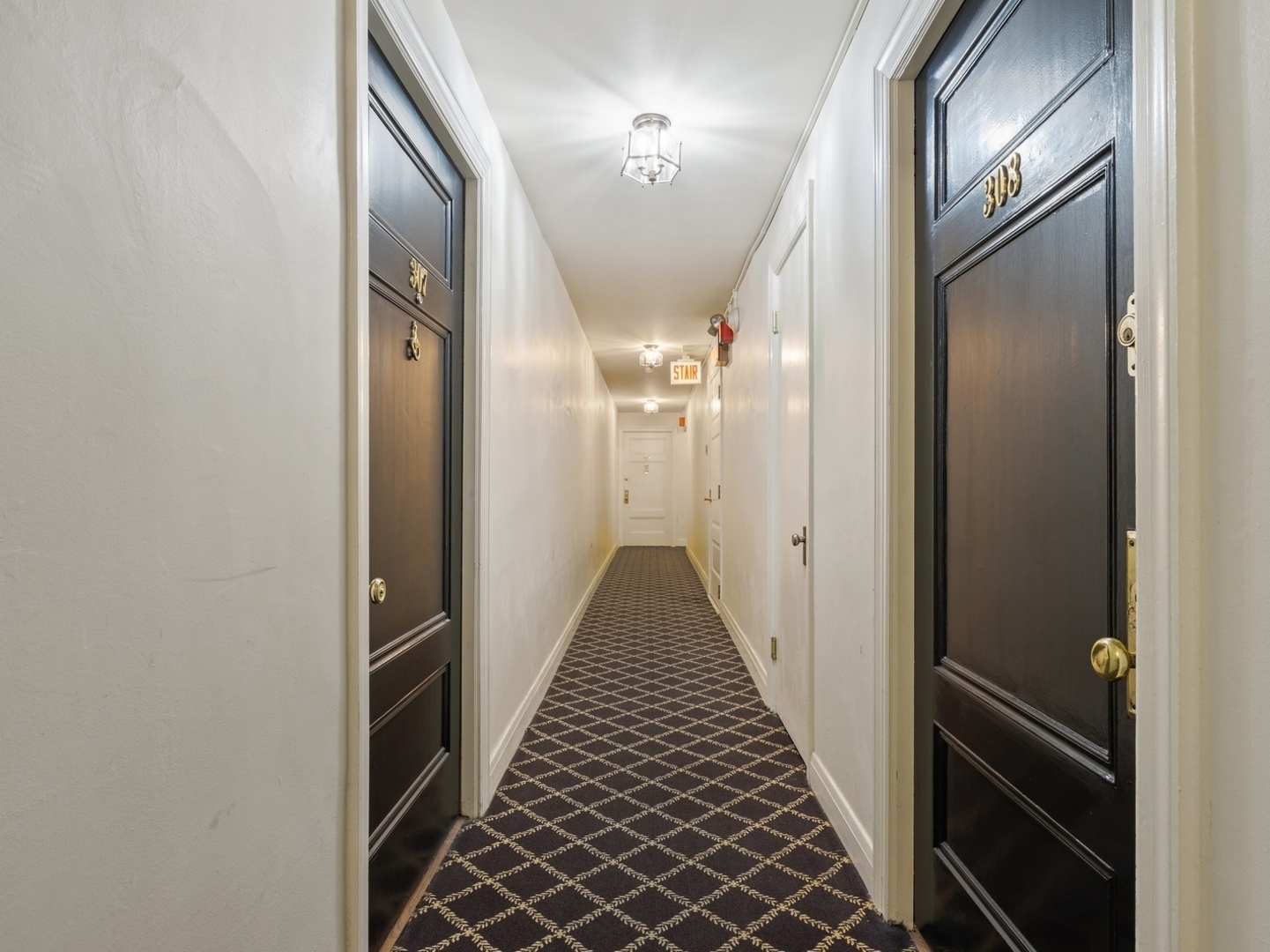 Property Photo: 60 E Scott Street 403 IL 60610