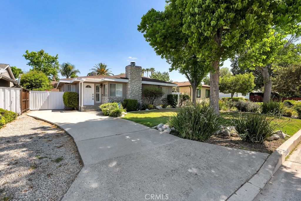 Property Photo:  22437 Berdon Street  CA 91367 