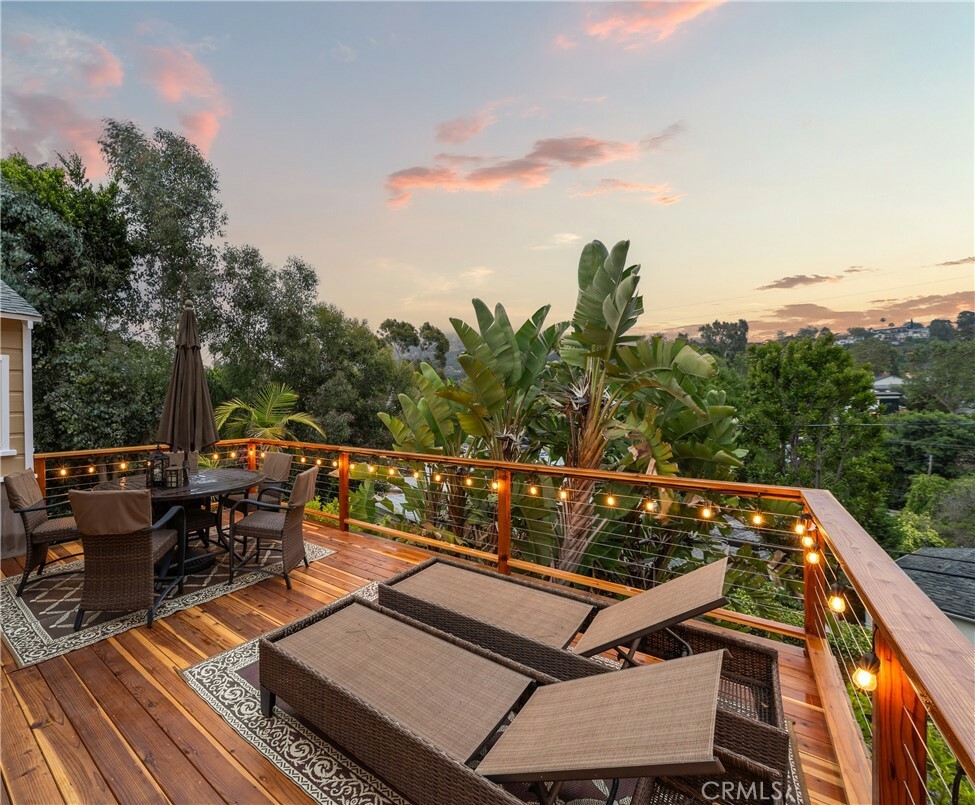 3260 De Witt Drive  Los Angeles CA 90068 photo
