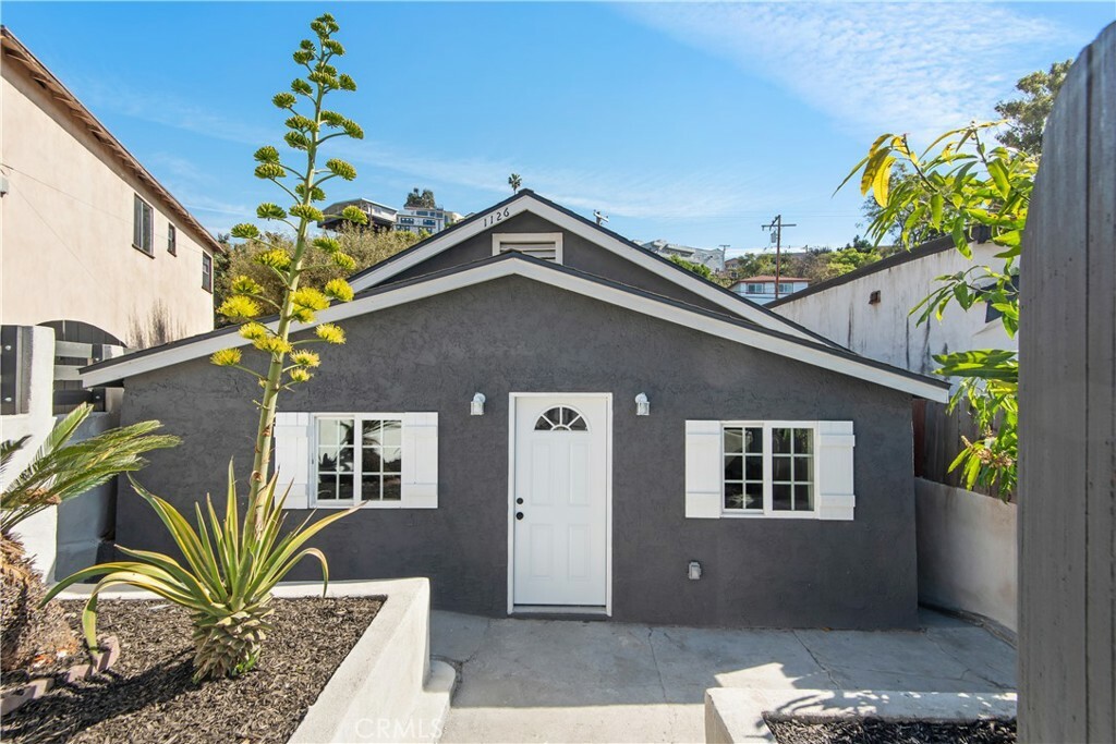 Property Photo:  1126 Stone St  CA 90063 