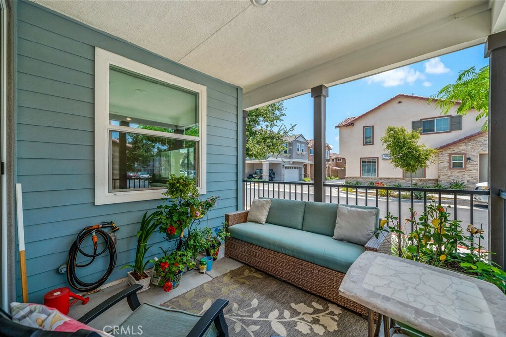 Property Photo:  15210 Horizon Street 2  CA 92336 