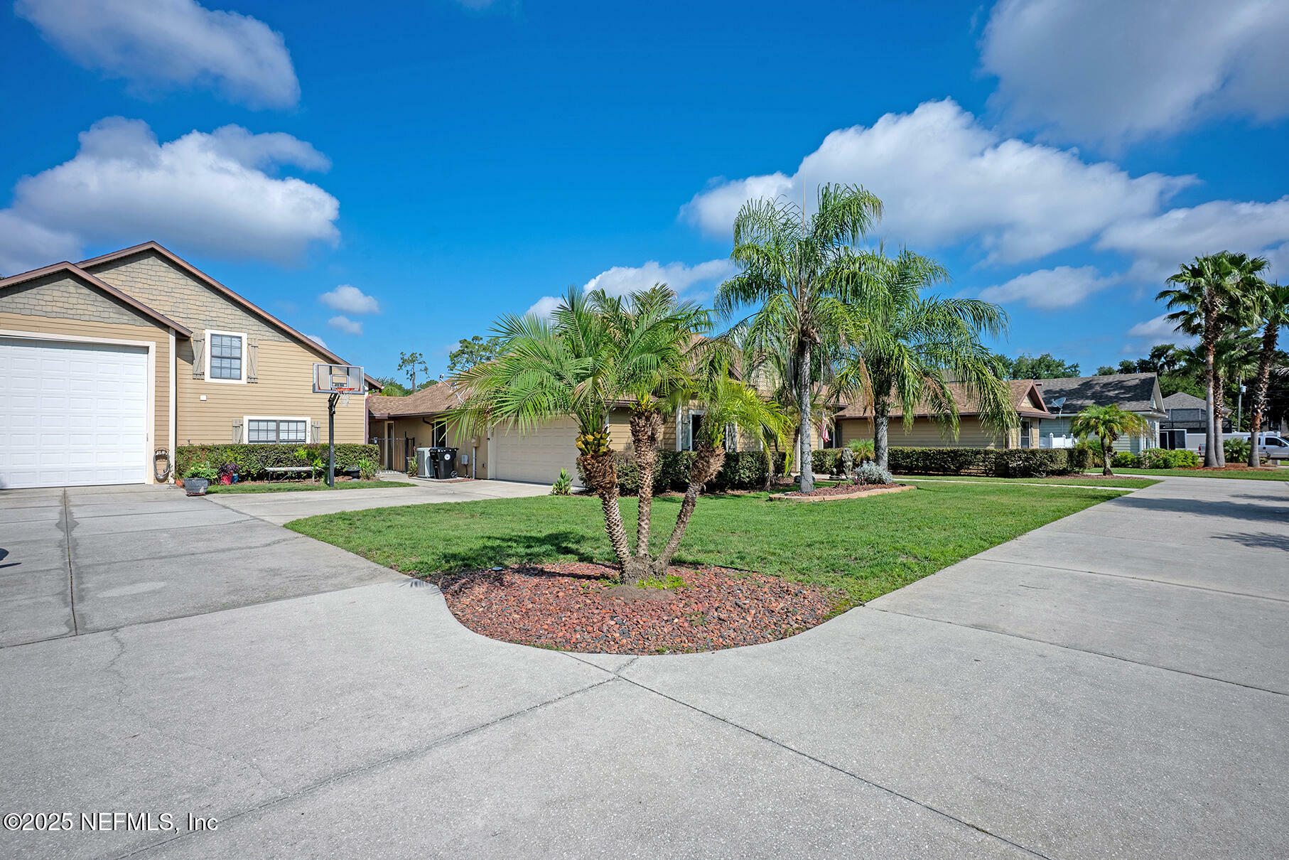 Property Photo: 1966 N Lakeshore Drive FL 32003