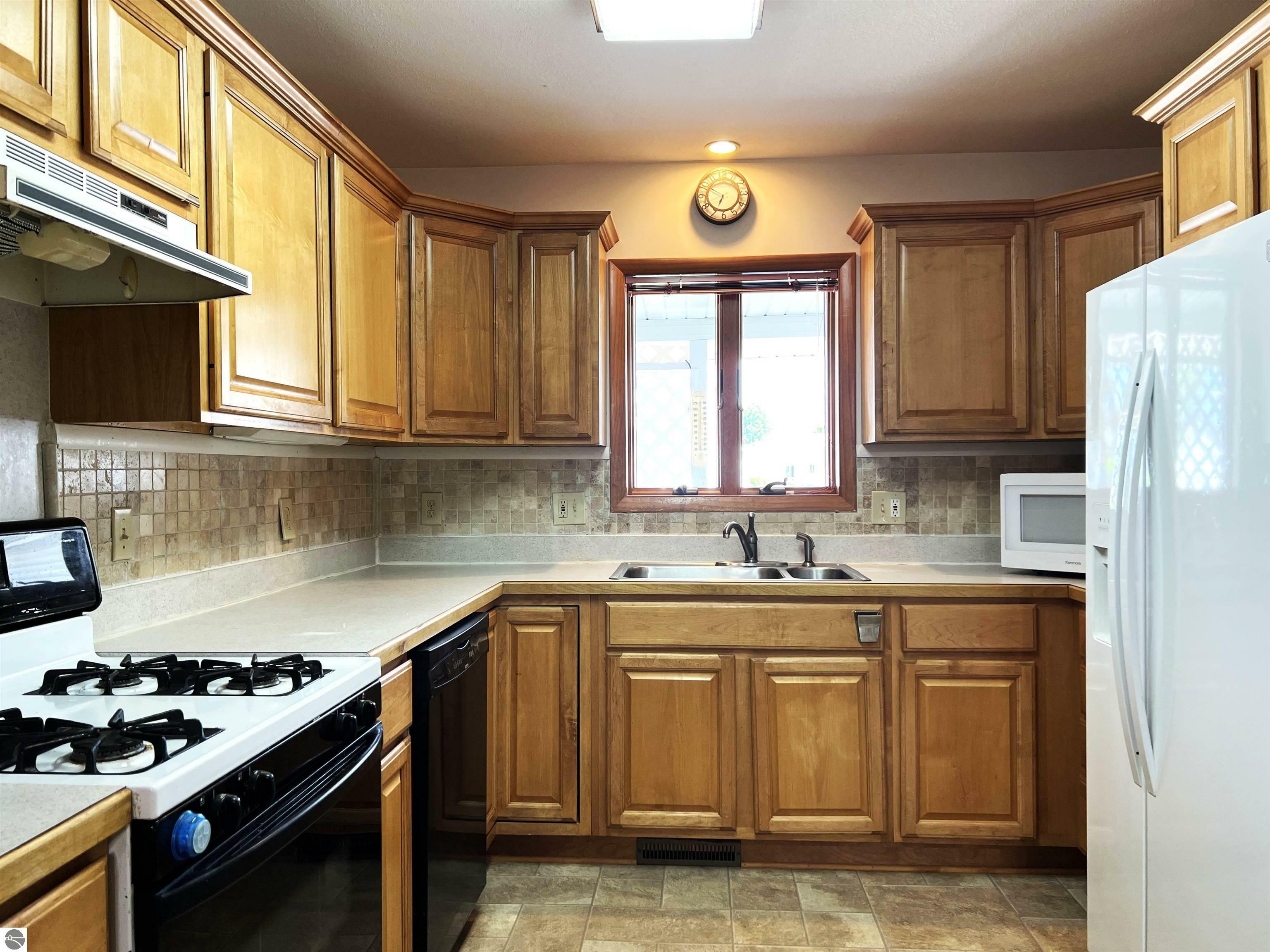 Property Photo: 1619 E Gaylord Street MI 48858