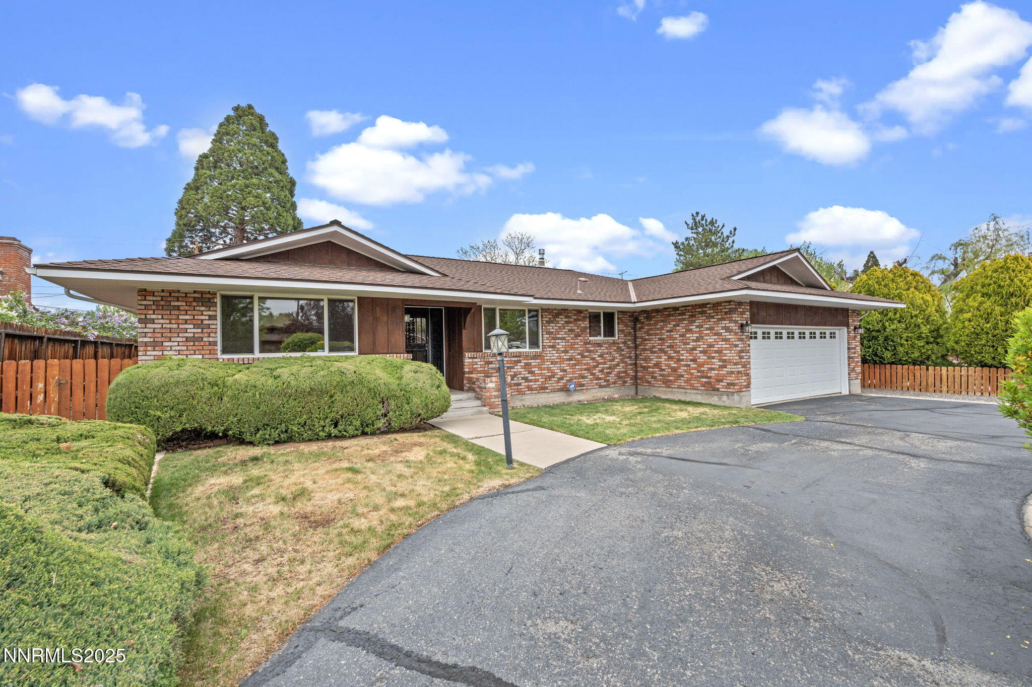 Property Photo: 1495 Lillian Way NV 89509